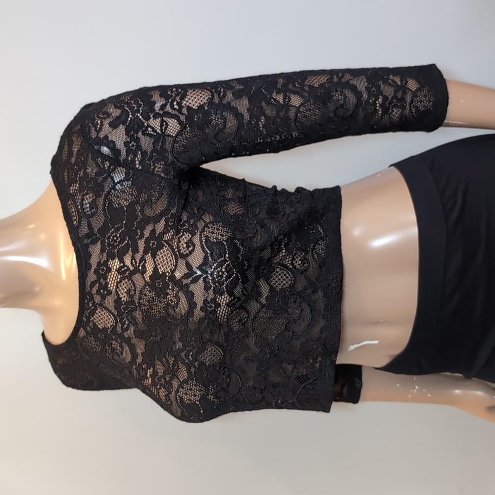 ❌SOLD❌ Aritzia Lace Crop Top 3/4 Sleeve Ballet U-Back Sheer Stretchy Fitted - Picture 3 of 11